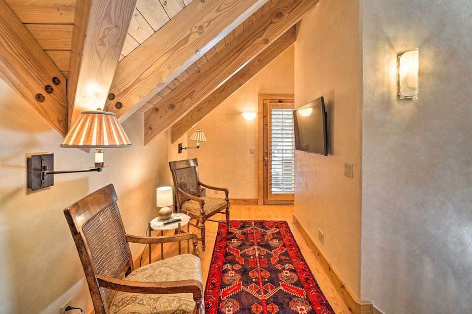 Sitting Area | 2nd Floor | Stairs Required