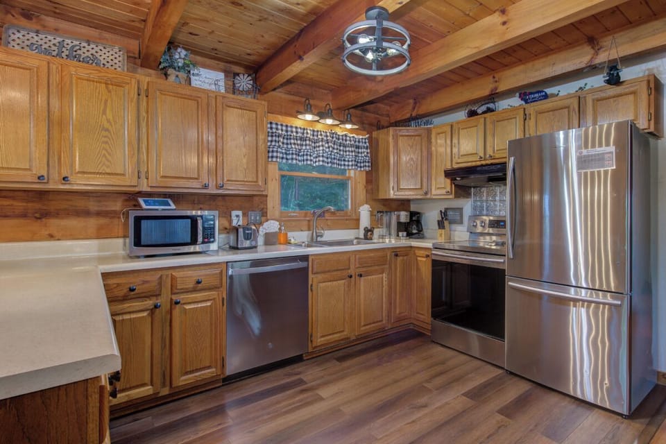Bears on Beach Front's fully-equipped kitchen