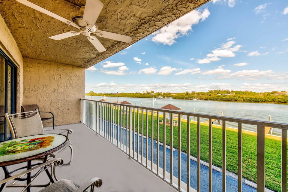 Awesome Waterway Views from your Private Balcony