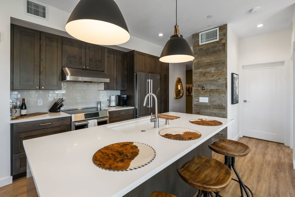 Full kitchen and Keurig coffee maker available to use.