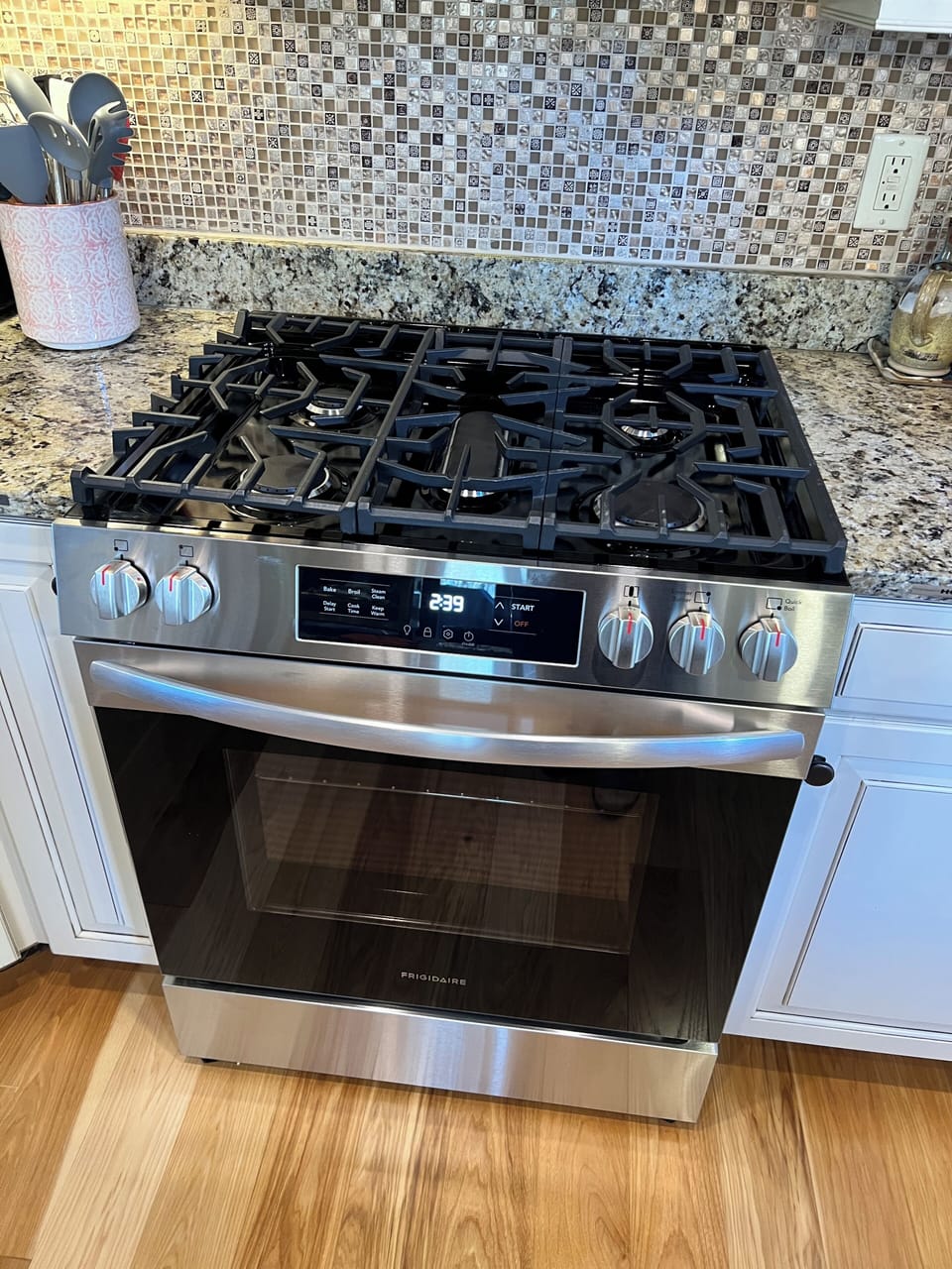 New in 2024 Frigidaire Gas Range