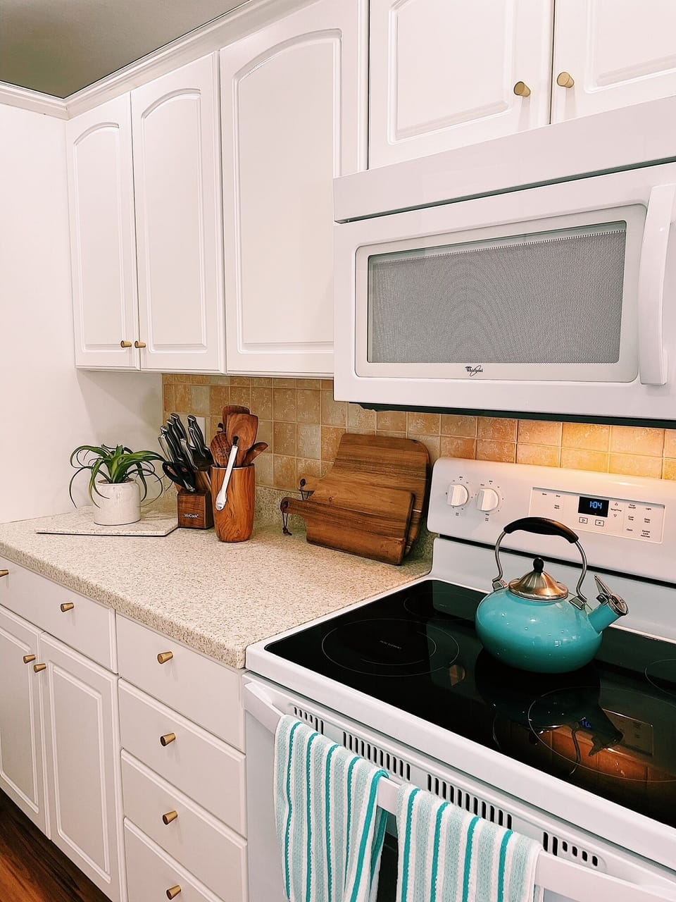 Fully Equipped Kitchen with Corian Counters