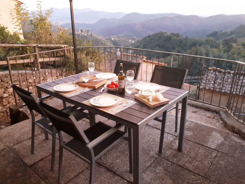 Alfresco dining with a view 