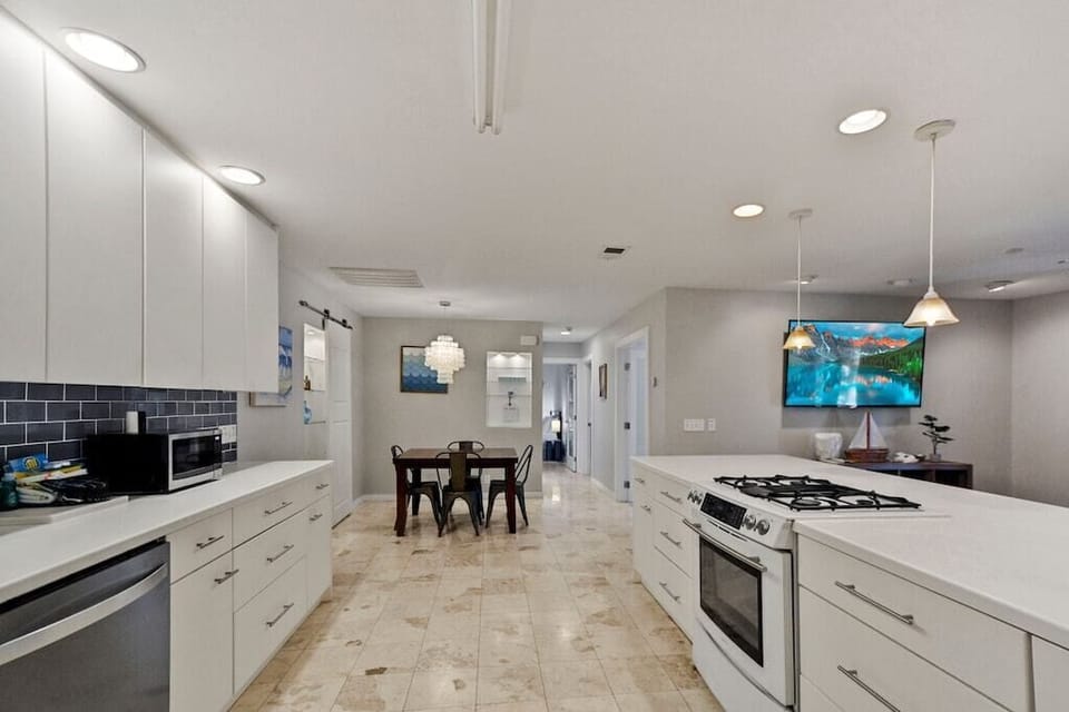 Chef’s kitchen and dining room