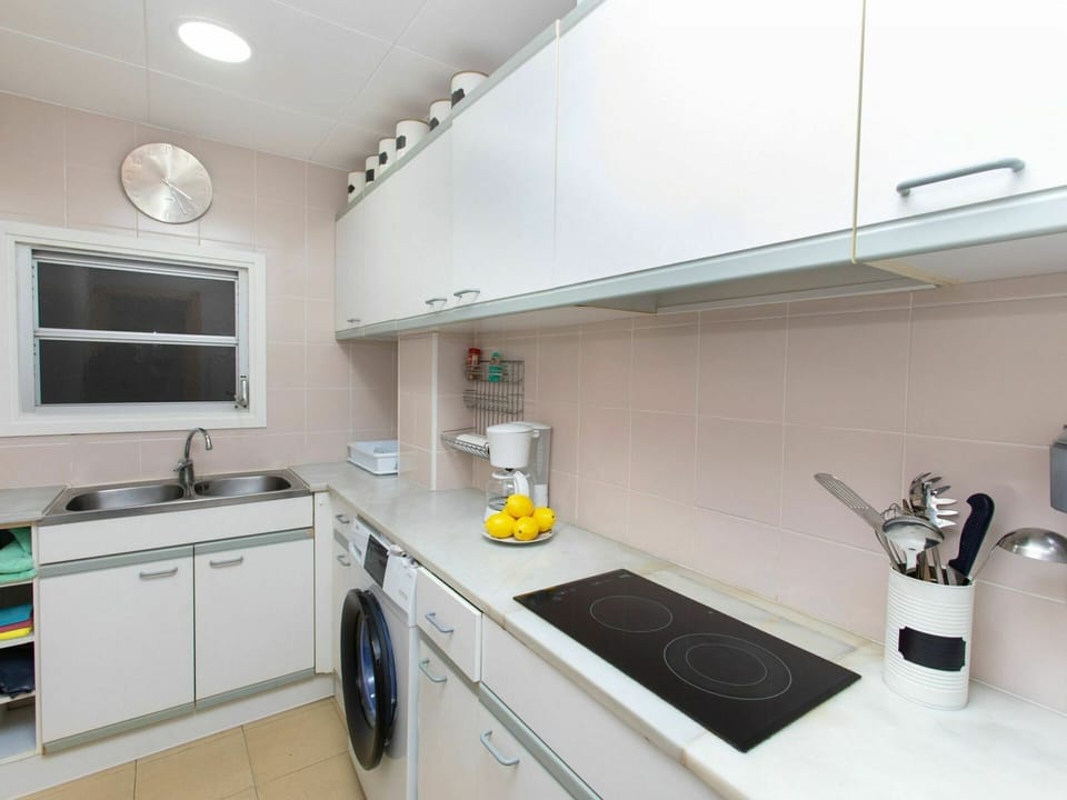 Kitchen Sink, Cabinetry, Sink, Tap, Countertop, Kitchen, Plumbing Fixture, Kitchen Appliance, Interior Design, Home Appliance