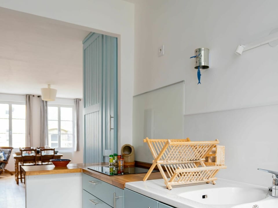 Furniture, Property, Cabinetry, Azure, Wood, Table, Window, Lighting, Building