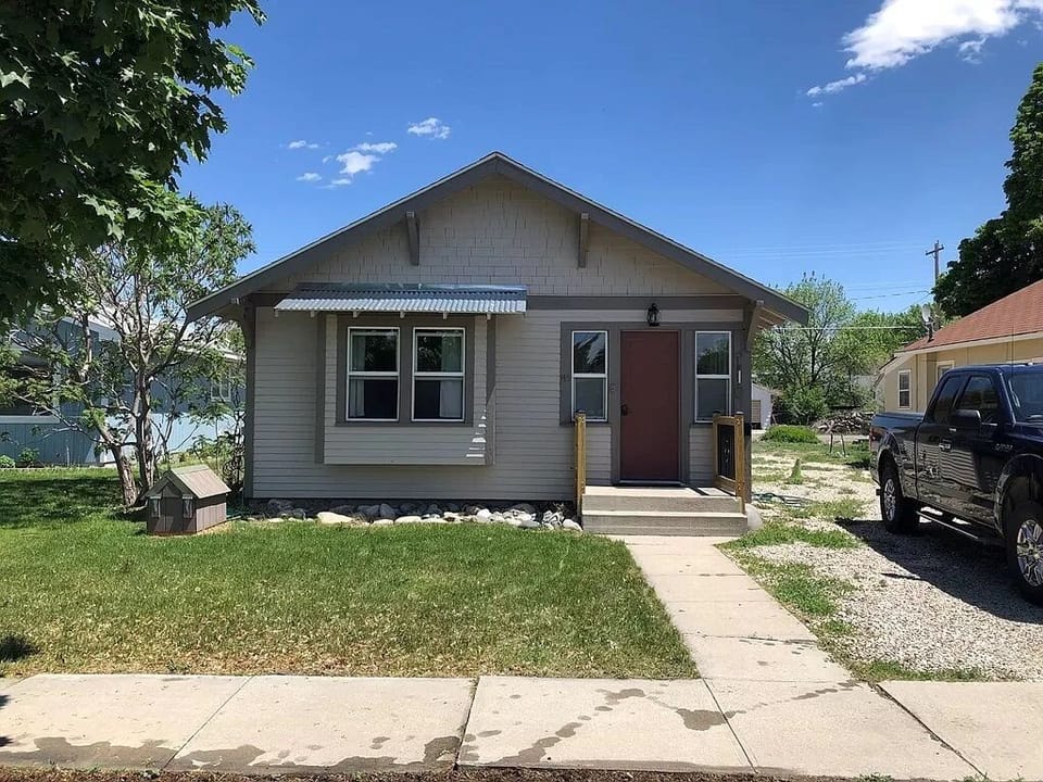 Cheyenne Cottage is just a few blocks from the restaurants and charming shops of downtown Powell