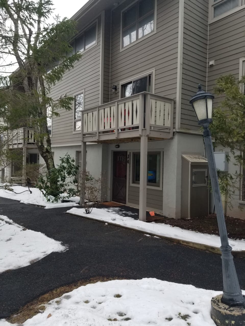 Entrance and the walkway to the slopes