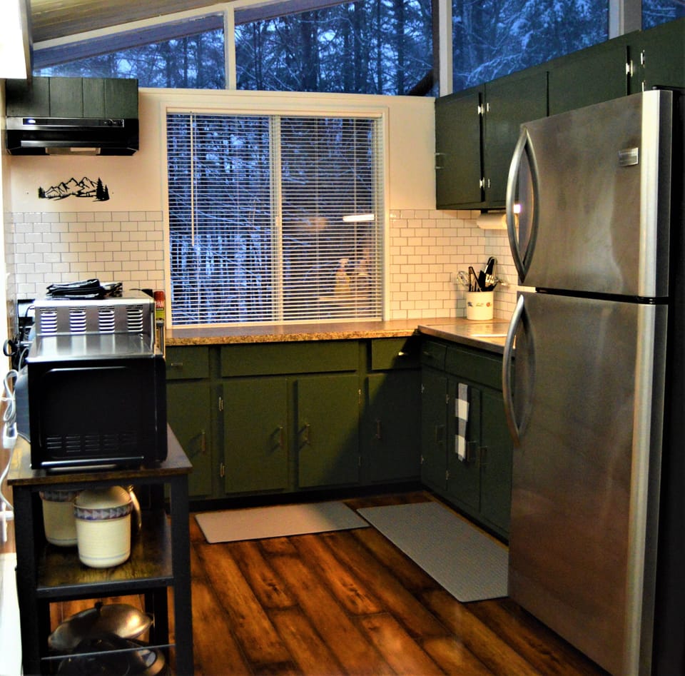 Main floor fully stocked kitchen with all essentials 