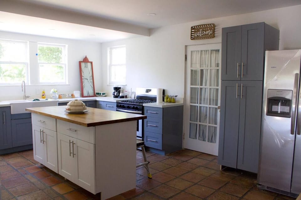 Full equipped kitchen in the common area