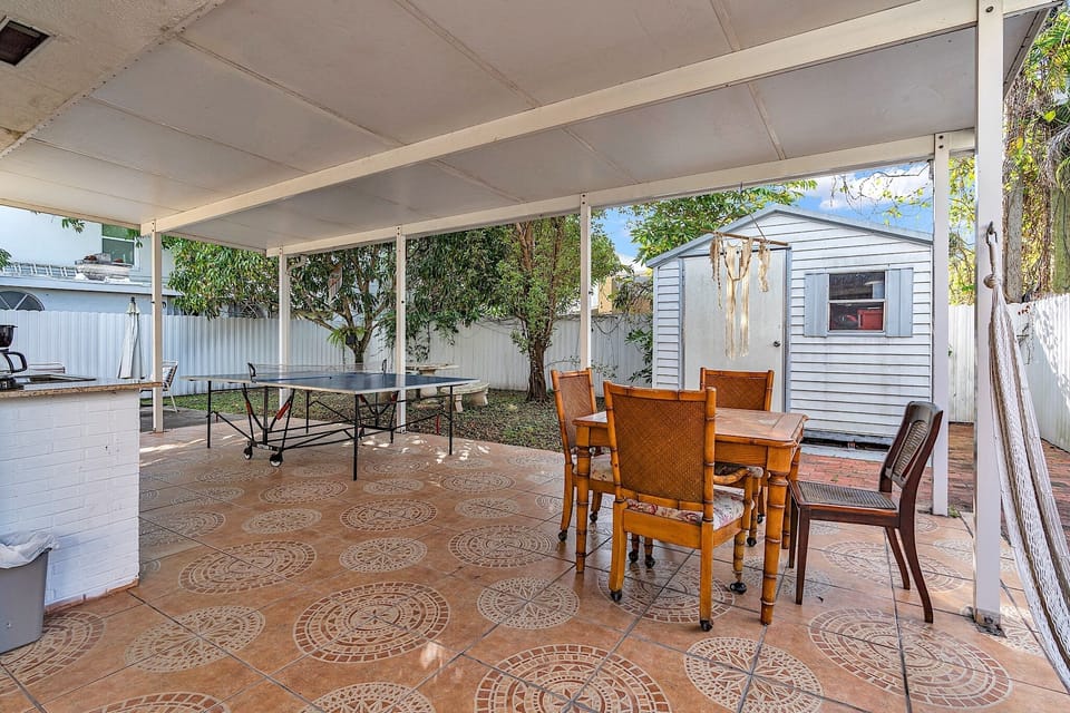 Outdoor dining