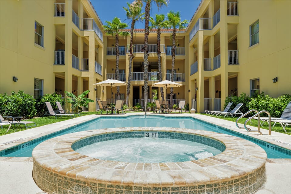 Common Pool/Hot Tub