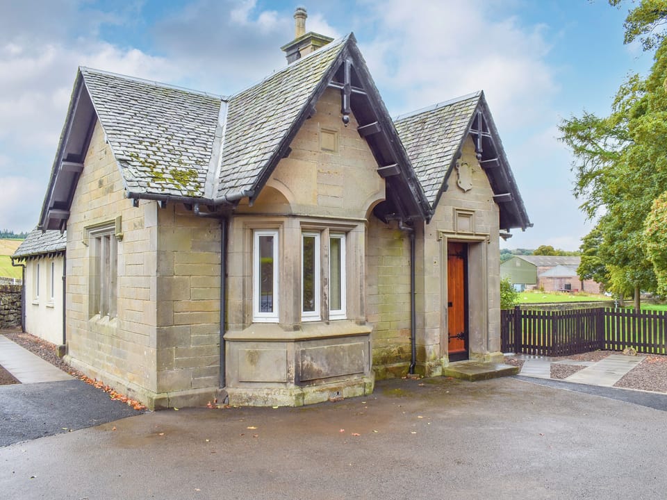 Exterior | The Lodge, Linlithgow
