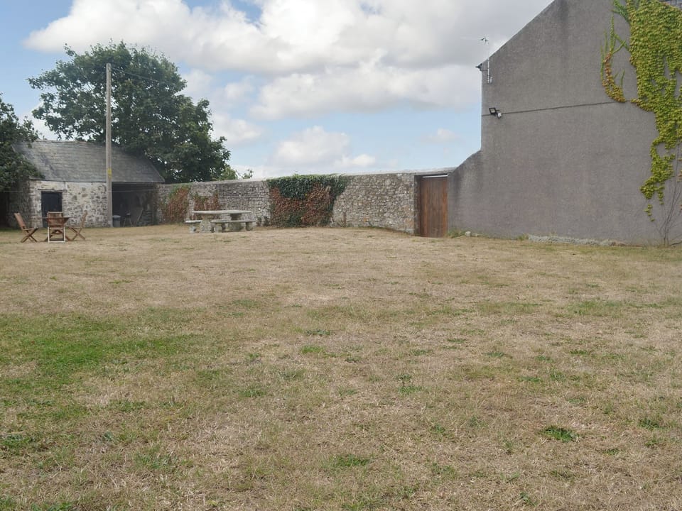 Garden and grounds | East Monkton Farm Cottage, Broughton, near Cowbridge