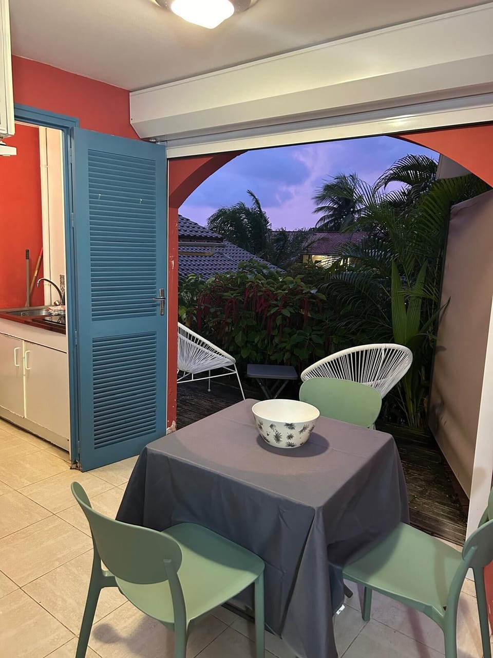 Outdoor dining