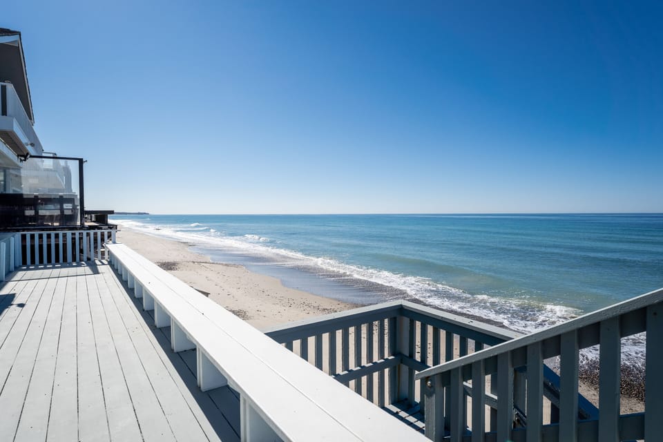 Direct Beach Access from the back deck