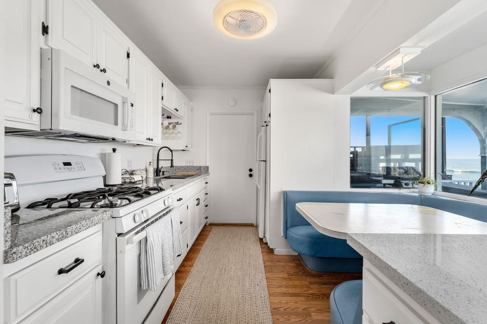 Fully Stocked complete ocean view Kitchen