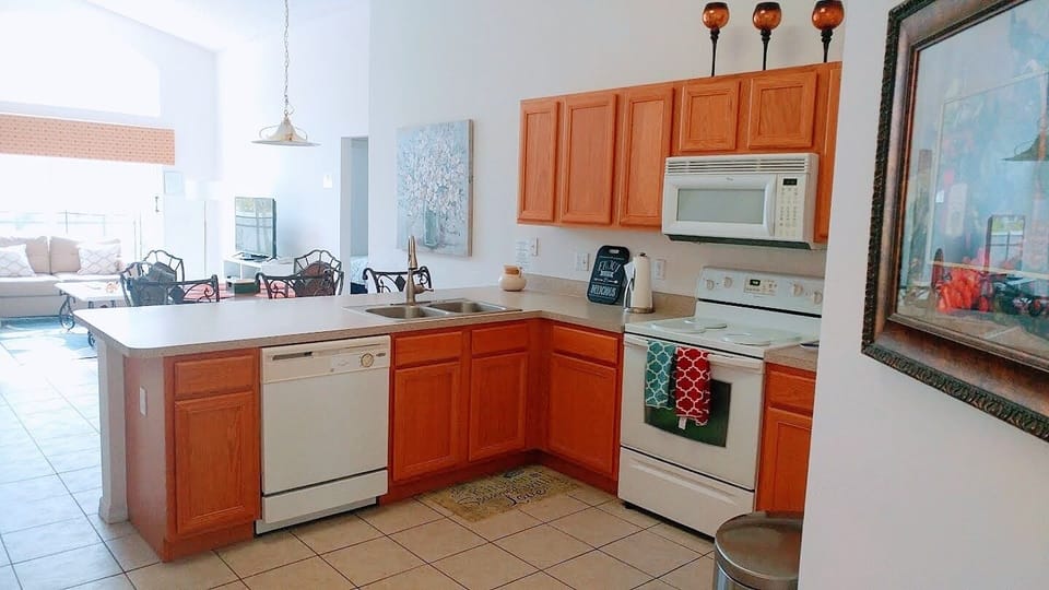 Kitchen 1.jpg
