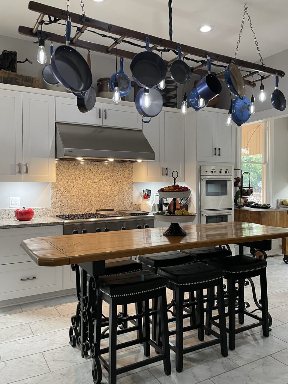Huge cook's kitchen with all Thermador appliances & dozens of kitchen tools.