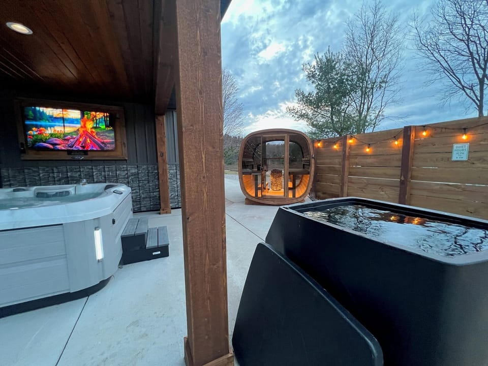 Nature's Ridge Pickleball Lodge & Spa Retreat | Sauna, Hot Tub, Cold Plunge