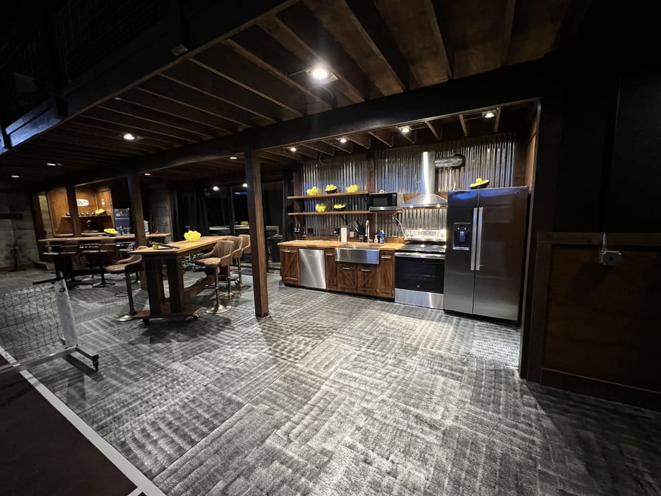 Nature's Ridge TC Pickleball Lodge | Pickleball Barn Courtside Kitchen | Viewing | Dining