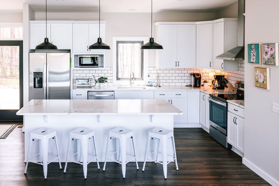 fully equipped kitchen on main floor (connected to living room & dining area)