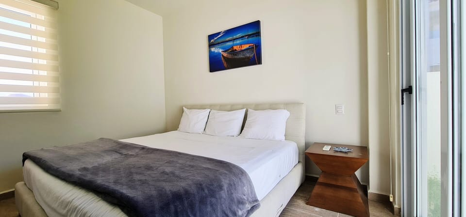 Bedroom queen size bed