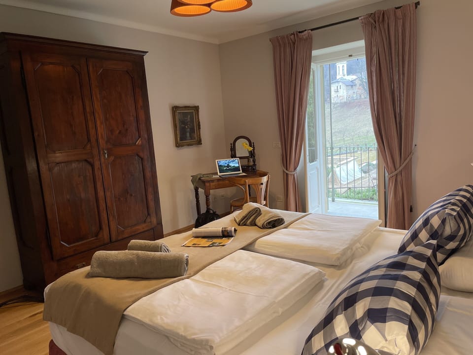 "Pink bedroom", King size bed SImmons 180*210, balcony