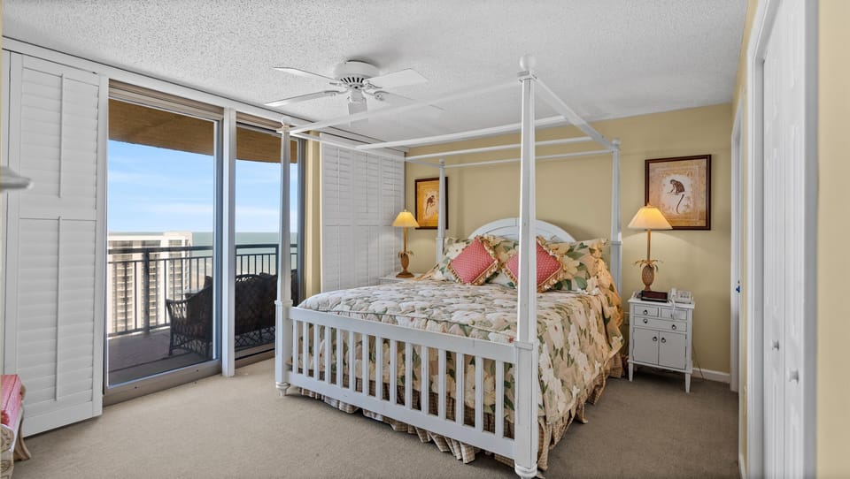King Bed in Main Bedroom