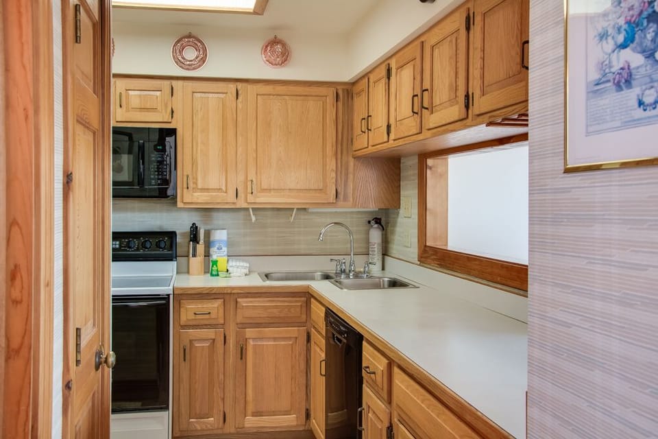 ACF:  My Kind of Townhome | Top Level Kitchen