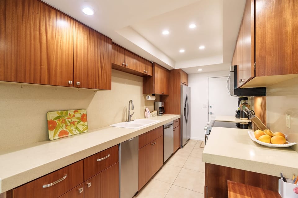 Step into a chef's paradise with this stylish, well-appointed modern kitchen. Featuring stainless steel appliances, sleek countertops, & ample cabinet space, it's the perfect space to cook & gather with family & friends, creating delicious memories!