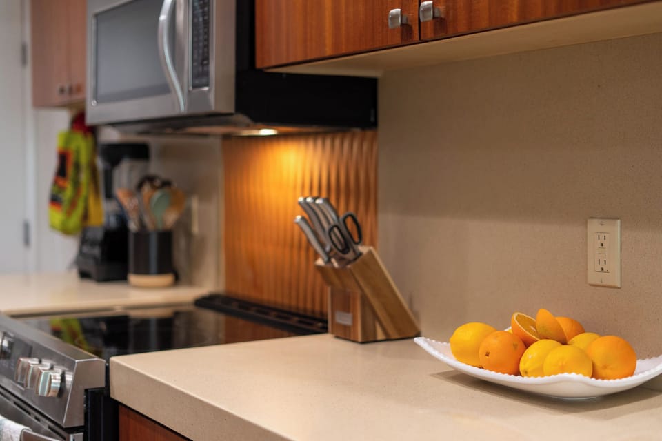 Step into a chef's paradise with this stylish, well-appointed modern kitchen. Featuring stainless steel appliances, sleek countertops, & ample cabinet space, it's the perfect space to cook & gather with family & friends, creating delicious memories!