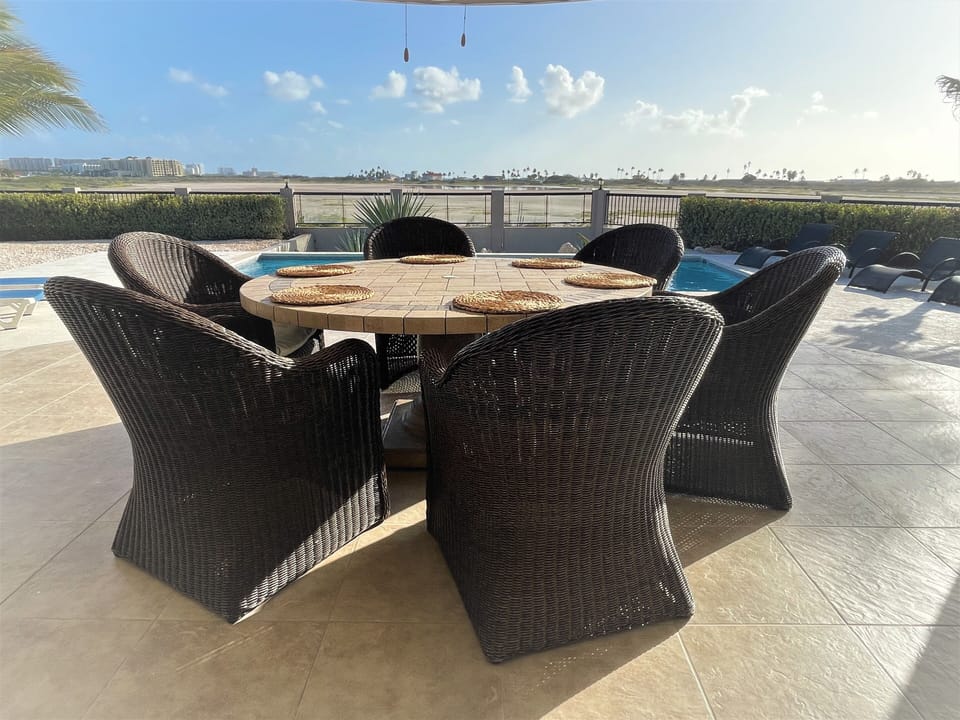 Esmeralda out door dining Rentals in Aruba Ocean View