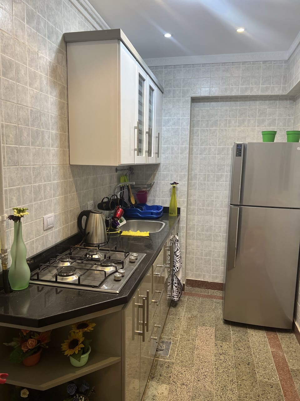 full kitchen 