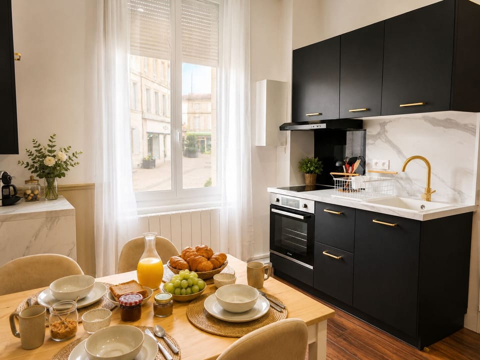 Open kitchen and dining table