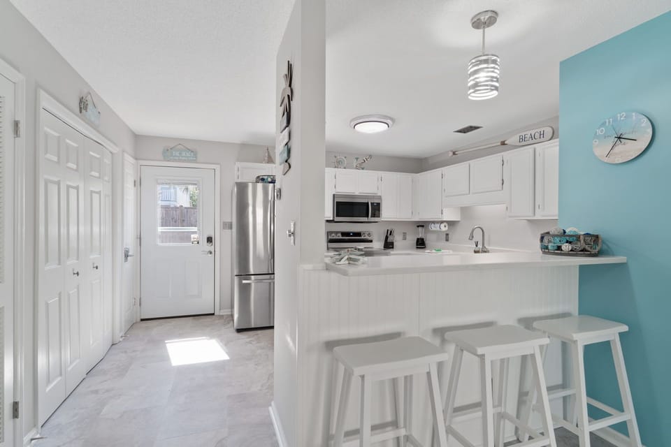 Quick and easy route from parking to kitchen—perfect for unloading groceries