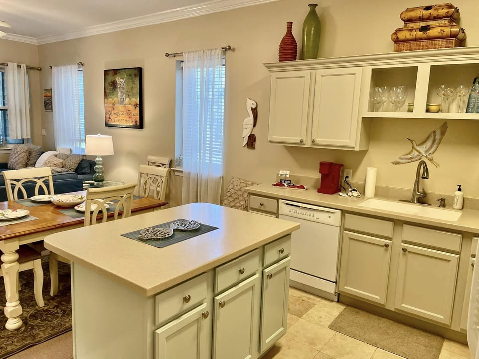 Fully stocked kitchen with Keurig & traditional coffee maker