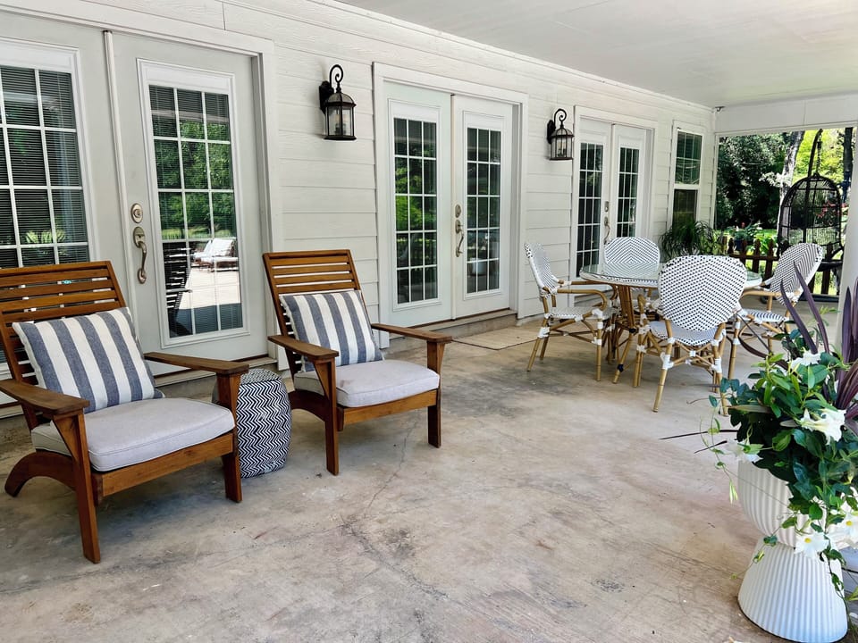 Outdoor dining