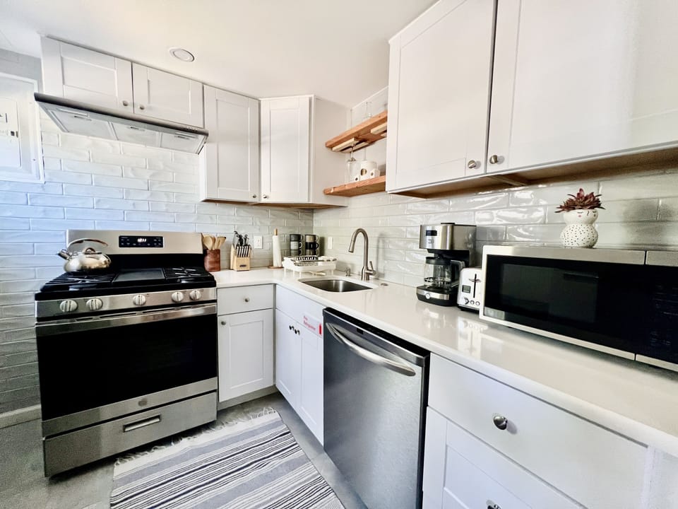 Full kitchen