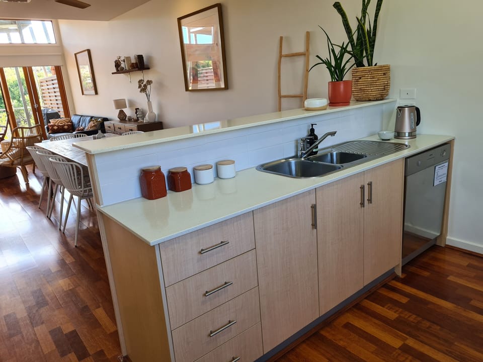 Villa 38 South Shores Resort - kitchen towards the balcony