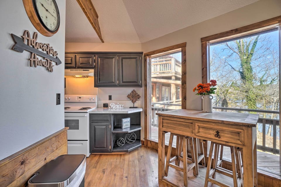 Well-Equipped Kitchen | Dishware & Flatware