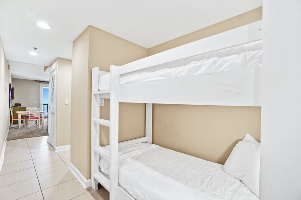 Bunk Alcove