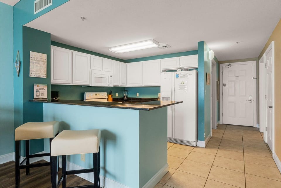 Kitchen with Breakfast Bar