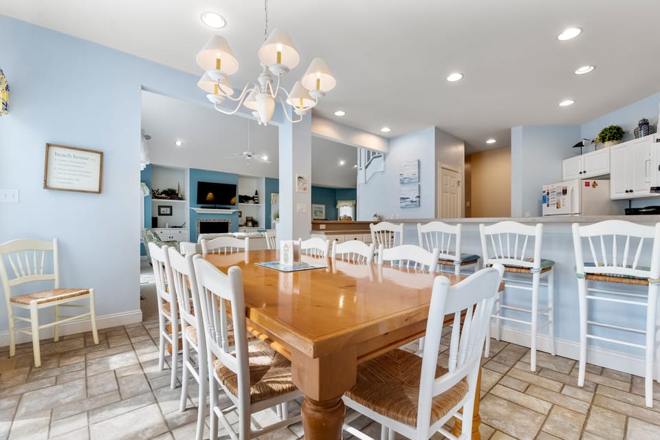 CC108: Currituck Club 108 | Bottom Level Dining Area