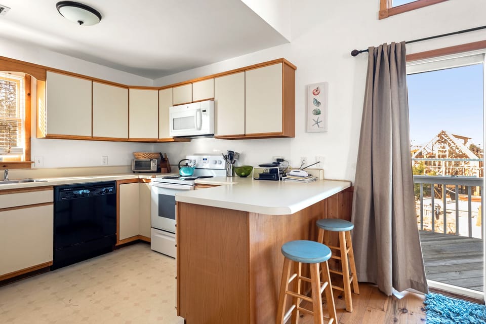 DU505: Kiki's Retreat | Top Level Kitchen
