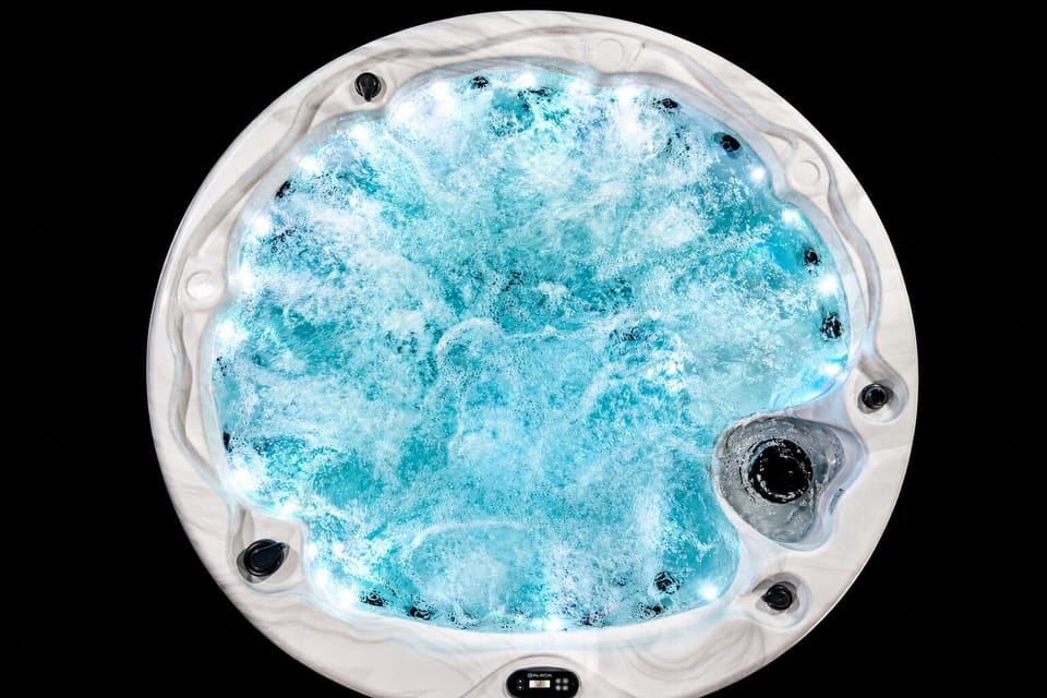 Jacuzzi climatizado en azotea privada.