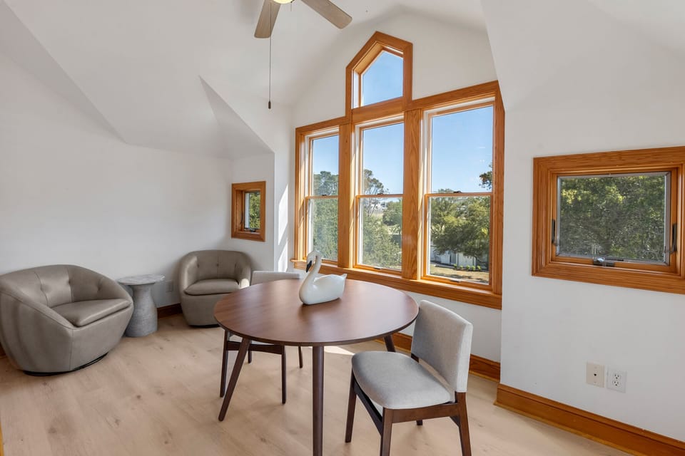CC257: 16 Sunset | Top Level Loft