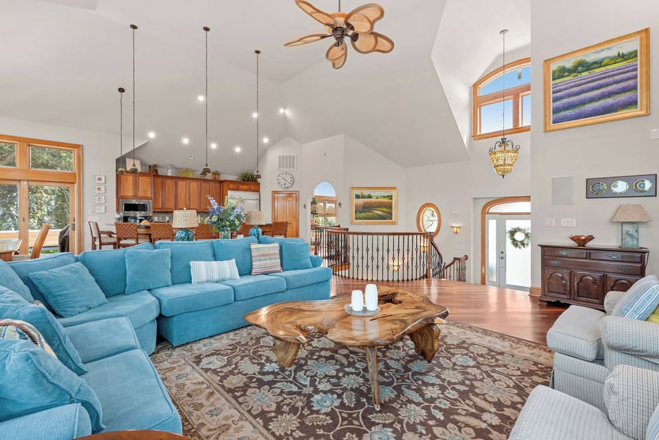 CC271: Par Excellence | Top Level Living Area