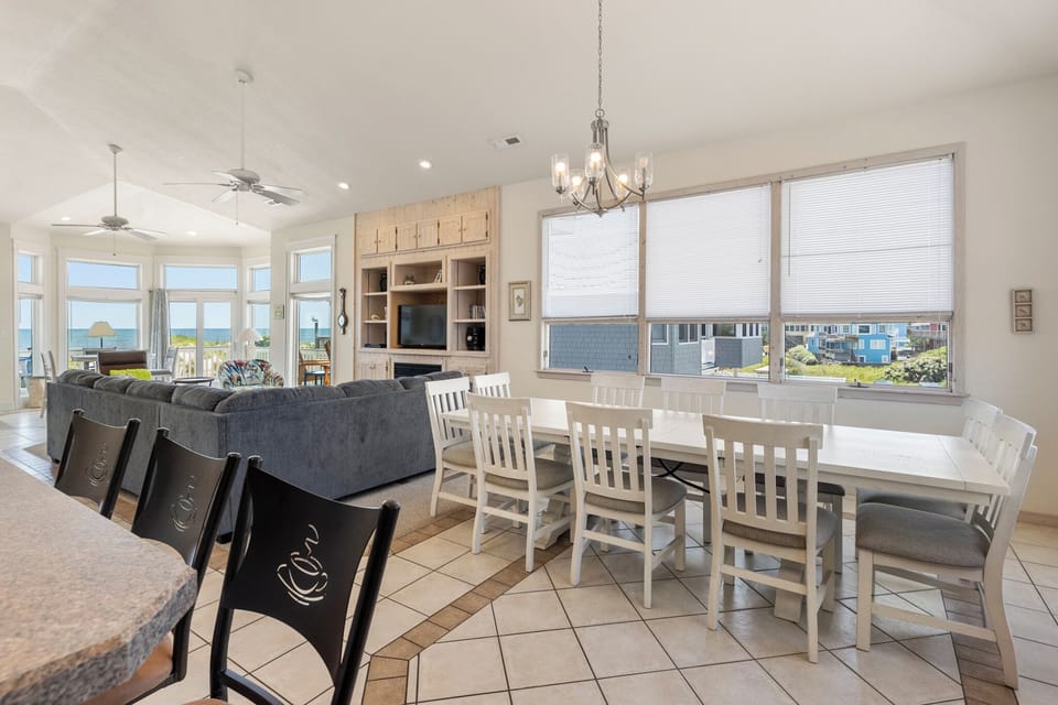 CP19: Jewel Of The Banks | Top Level Dining Area