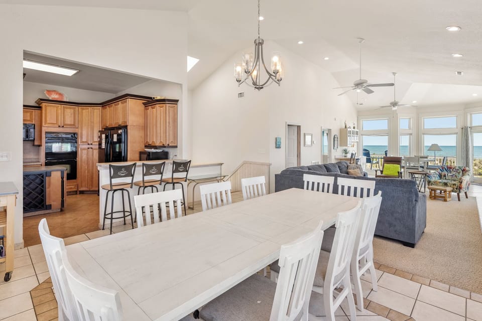 CP19: Jewel Of The Banks | Top Level Dining Area